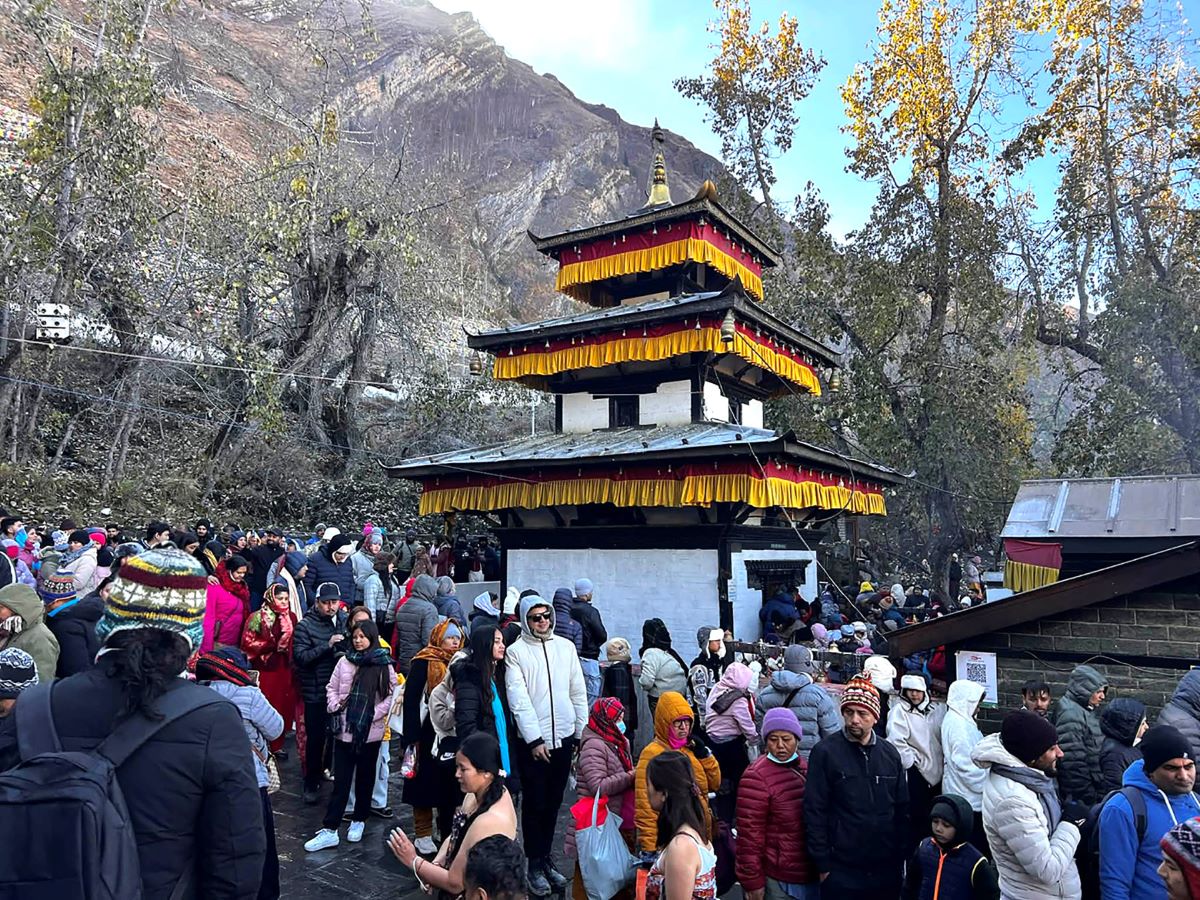 मुक्तिनाथमा दर्शनार्थीको लर्को, एकै दिन मुस्ताङ्गमा सात हजार पर्यटक