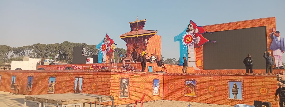 उद्घाटन सत्रमा दश हजार स्वंयसेवक परिचालन  गर्दै  एमाले