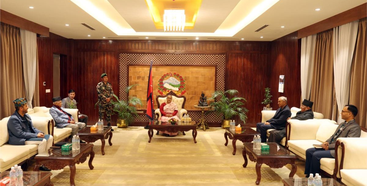 प्रधानमन्त्री, दलका शीर्ष छलफलमा