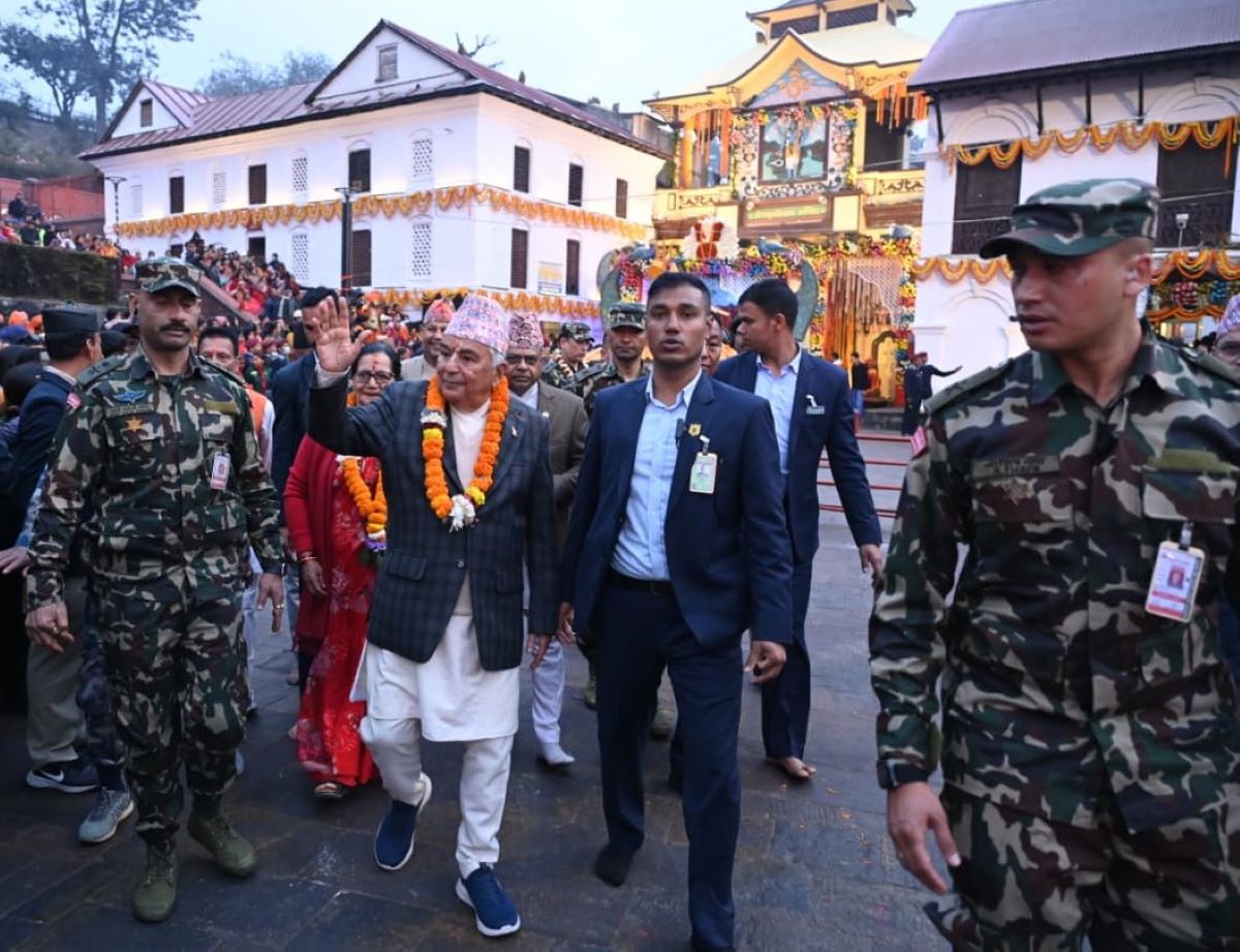 शिवरात्रिमा राष्ट्रप्रमुख पौडेल : पशुपतिनाथमा पुर्जा अर्जना, सेना दिवशमा सरिक