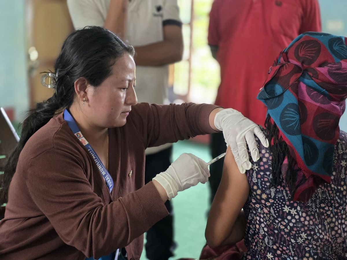 बर्दघाट सुस्तापूर्वमा एक लाख ५० हजारमा जापानिज इन्सेफ्लाइटिसको खोप दिइदैं
