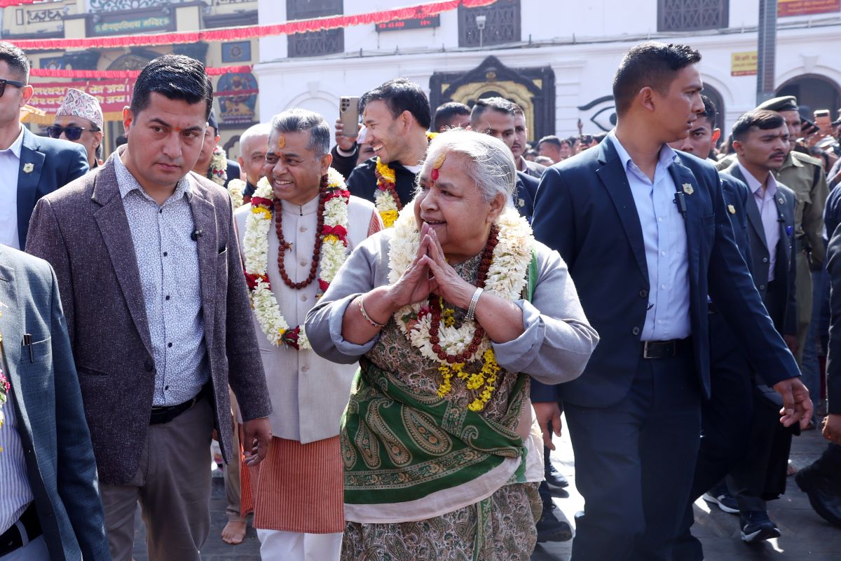 पशुपतिनाथमा प्रधानमन्त्रीले रुद्राभिषेक पुजा गरिन