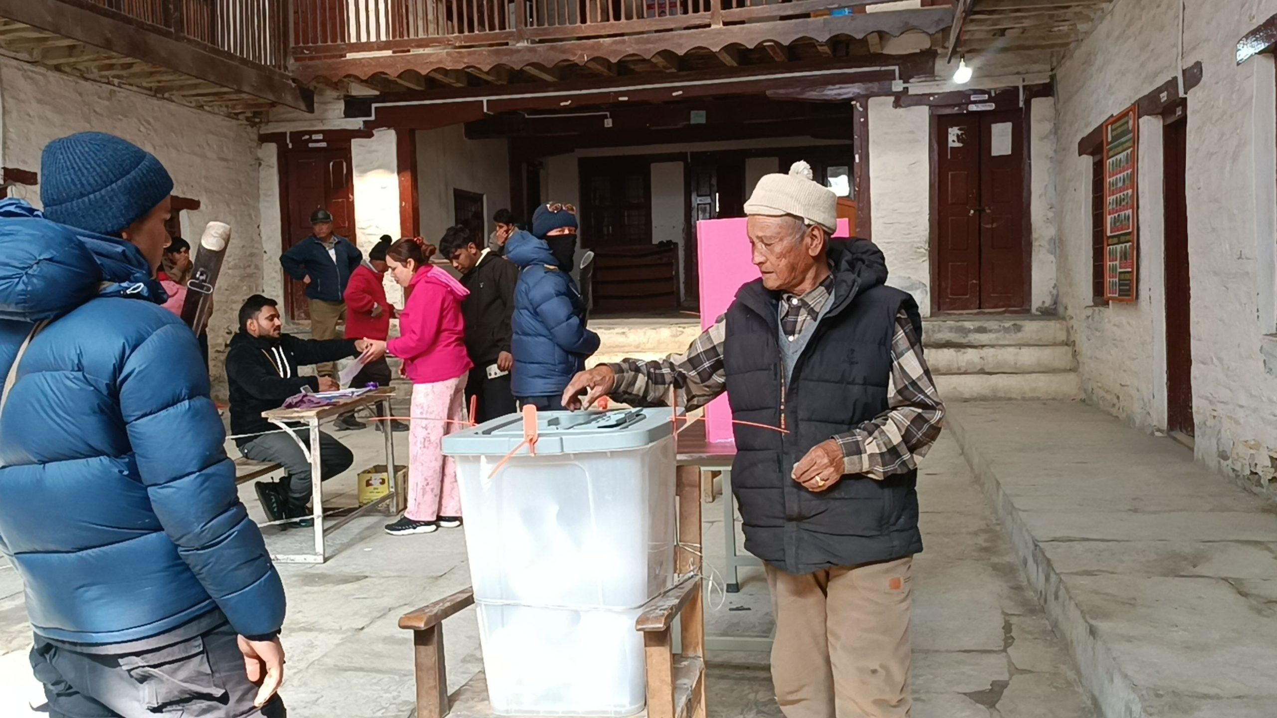 मुलुकभरका मतदाता, मतादेशको अभ्यास गर्दे