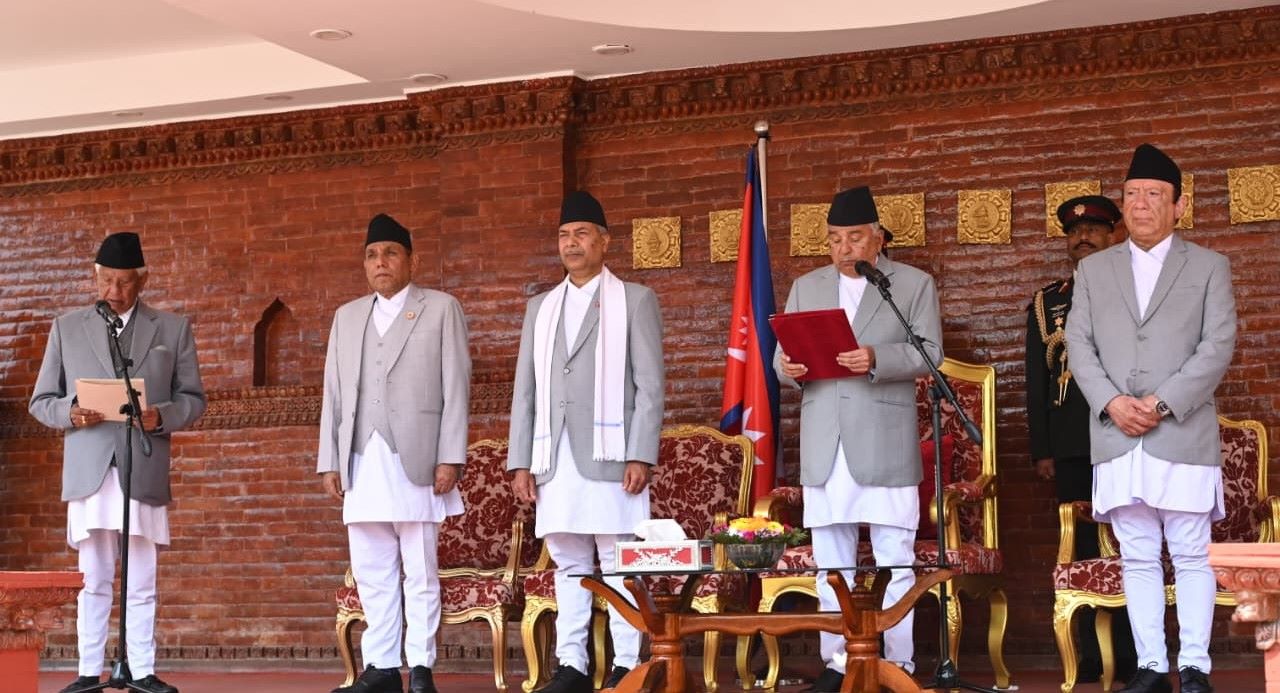 जेष्ठ सांसद केसीले राष्ट्रपतिबाट सपथ लिए