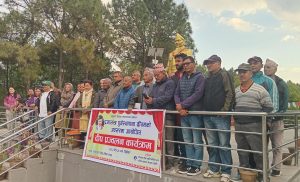 प्रजातन्त्र पुर्नस्थापना दिवशमा पुष्प अर्पण, दीप प्रज्वलन