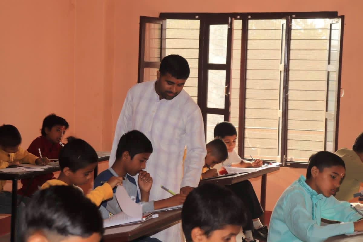  देवघाटका गुरुकूल शिक्षामा विद्यार्थीको आकर्षण