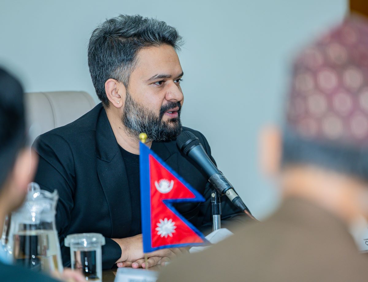 उपकूलपतिहरुलाई कूलपति प्रधानमन्त्रीको आदेश : दलीय विद्यार्थी र कर्मचारी संगठनलाई कुनै पनि हालतमा शिक्षण संस्थाबाट हटाउनुहोस्