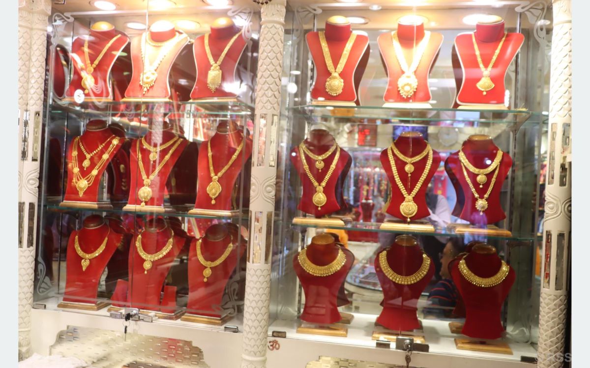 सुन तोलामा ७ हजार ४ सय, चाँदी १०० बढ्यो