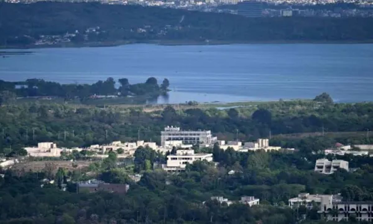 अमेरिका र इरानलाई  इस्लामावादमा स्वागत गर्दे पाकिस्तान  