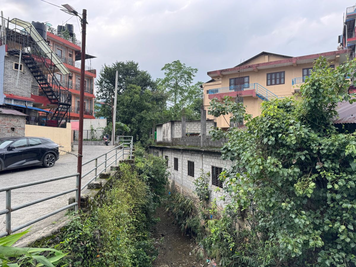 अतिक्रमित फिर्के खोलालाई प्राकृतिक बहावमा फर्काइदै 