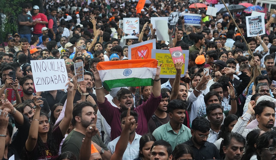 भारतमा प्रश्नपत्र चुहावटविरुद्ध ‘कक्रोच’आन्दोलन, आन्दोलनमा ५० हजार बढी सहभागी