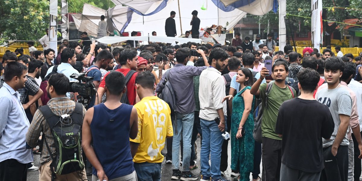 दिल्लीमा ककरोच पार्टीको विरोध जारी, भारतका अन्य सहर र लण्डनमा पनि पदर्शन