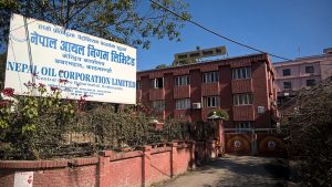 ग्यास अभाव किन ? असारमा ७.१ किलोका ६२ लाख सिलिण्डर खपत, साउनमा १४.२ किलोका ३३ लाख सिलिण्डर पुग्नेगरी आयात