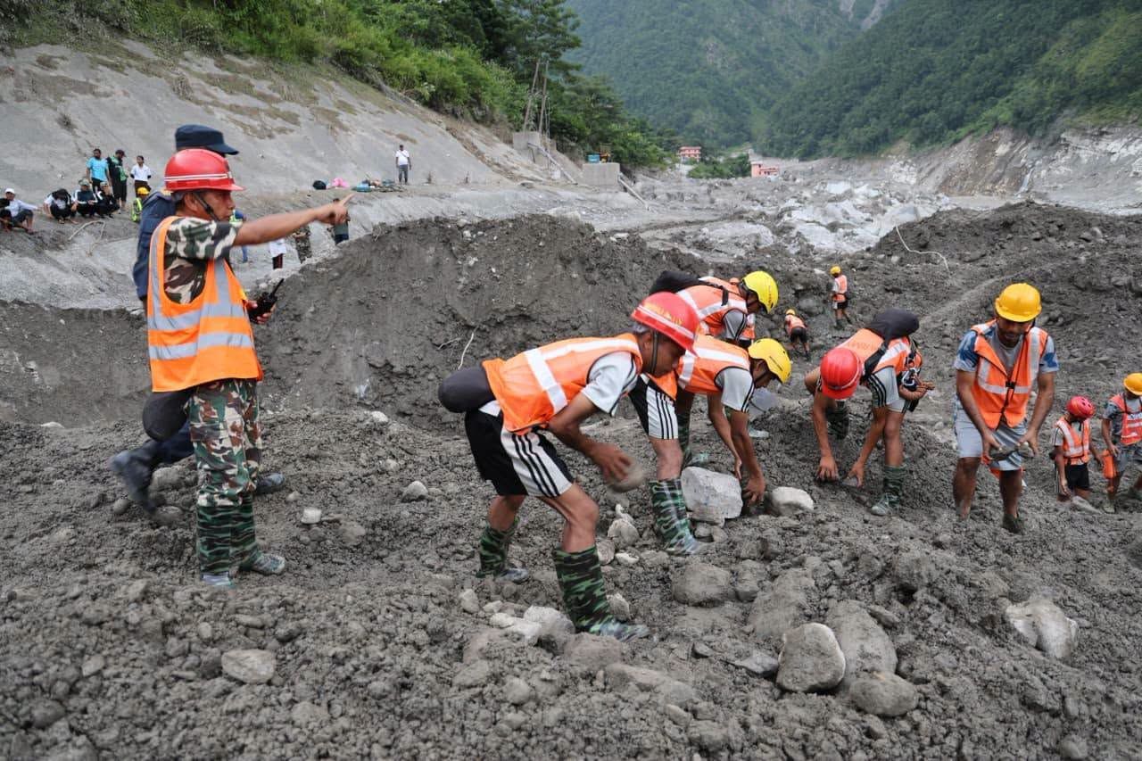 माथिल्लो त्रिशुली ३ ए, टनेल भित्रबाट कोही बोलेको सुनिएन,प्वाल ठूलो बनाउन ब्लाष्टिङ्ग