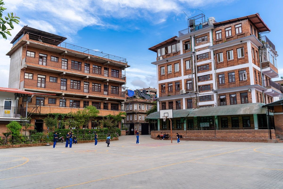 विपत्तिमा एभरेष्ट स्कुल परिवारको ९ लाख