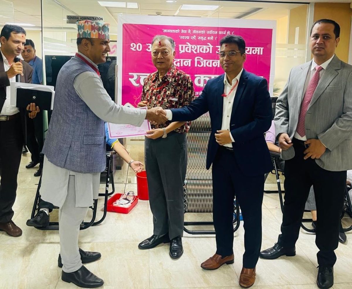प्राइम कमर्सियल बैंकको १९ औं वार्षिक उत्सव :  केन्द्र र प्रदेश कार्यालयहरुमा रक्तदान