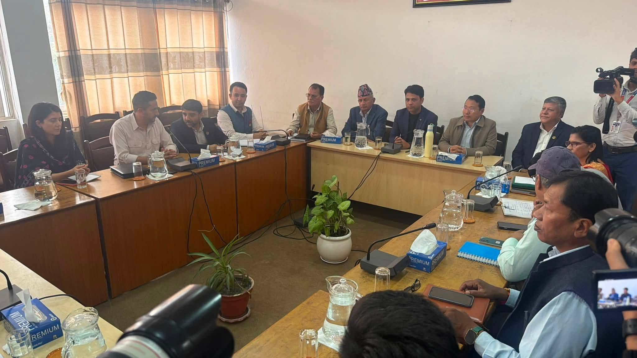 सर्वदलिय बैंठक : उद्धार,राहत र पुर्नस्थापनाकालागि केन्द्रदेखि पालिकासम्म संयन्त्र बनाउने निर्णय