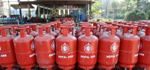 बाहिर भरेर वैकल्पिक बाटोबाट राजधानी ल्याइँदै ग्यास
