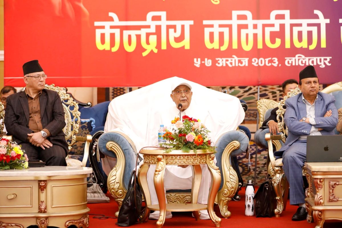 एमाले तेश्रो केन्द्रीय कमिटी बैठकः विशेष संकल्प पारित, ओली शंकरलाई थामथुम, विद्यालाई स्वागत